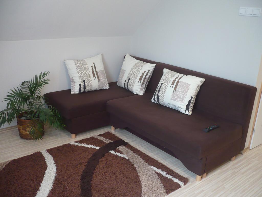 Eszter Apartmanhaz ハイデゥソボスロー エクステリア 写真