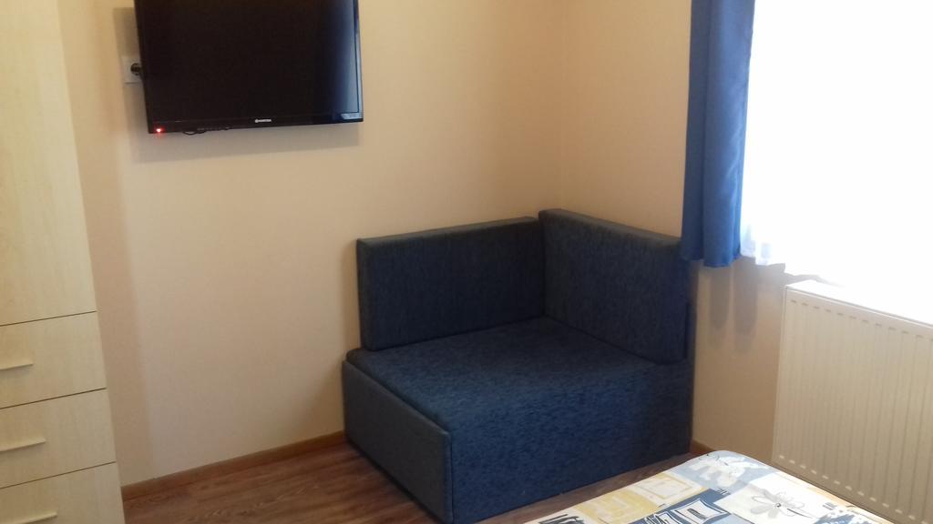 Eszter Apartmanhaz ハイデゥソボスロー エクステリア 写真