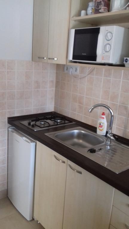 Eszter Apartmanhaz ハイデゥソボスロー エクステリア 写真