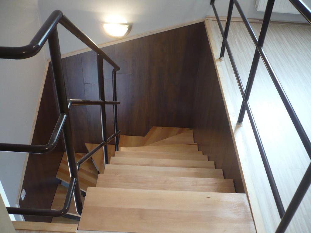 Eszter Apartmanhaz ハイデゥソボスロー エクステリア 写真