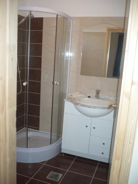 Eszter Apartmanhaz ハイデゥソボスロー エクステリア 写真