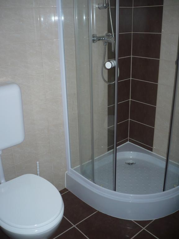 Eszter Apartmanhaz ハイデゥソボスロー エクステリア 写真