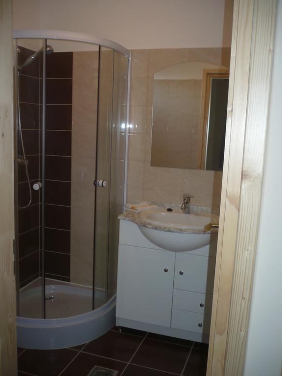 Eszter Apartmanhaz ハイデゥソボスロー エクステリア 写真