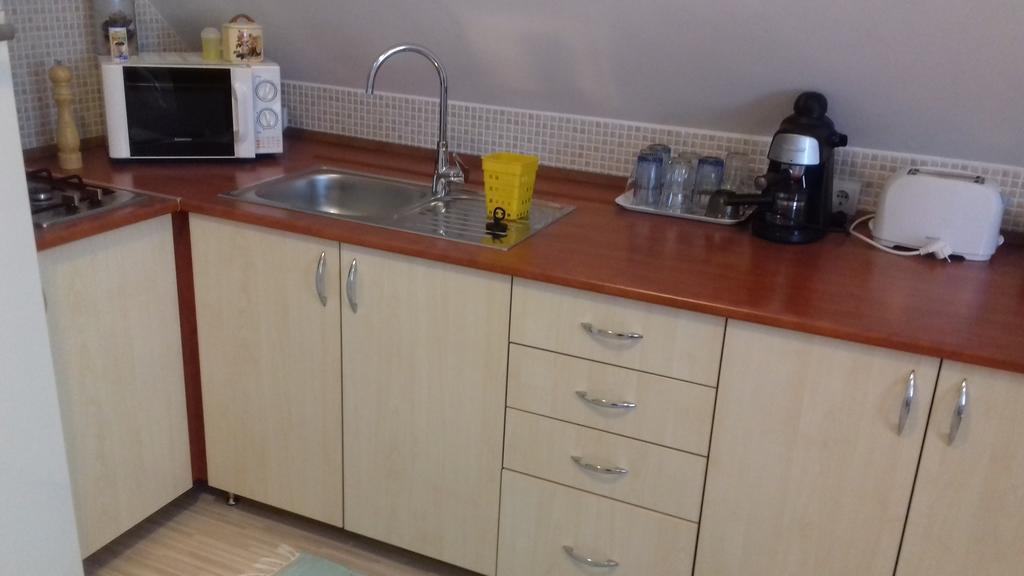 Eszter Apartmanhaz ハイデゥソボスロー エクステリア 写真